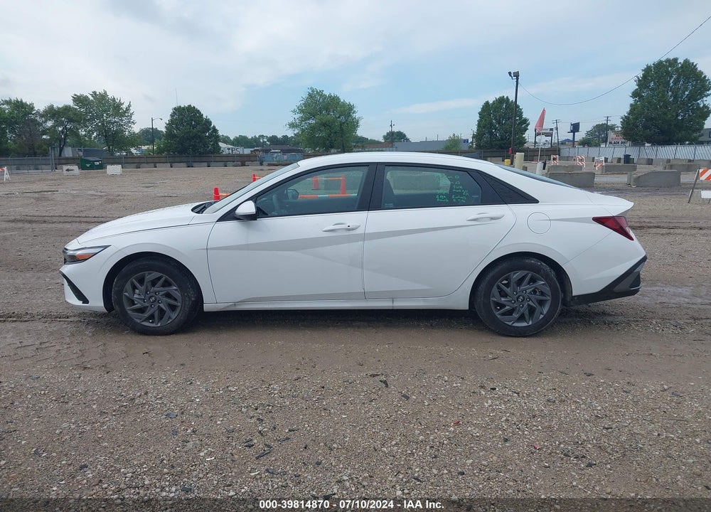 2024 HYUNDAI ELANTRA VIN: KMHLM4DG4RU690109