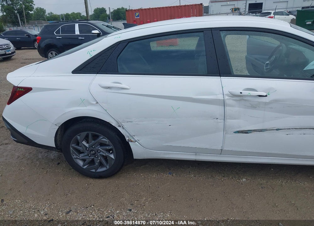 2024 HYUNDAI ELANTRA VIN: KMHLM4DG4RU690109