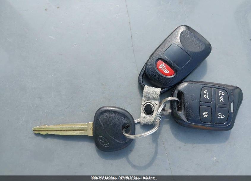 2010 HYUNDAI TUCSON GLS VIN: KM8JU3AC4AU111563