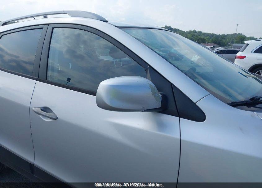 2010 HYUNDAI TUCSON GLS VIN: KM8JU3AC4AU111563