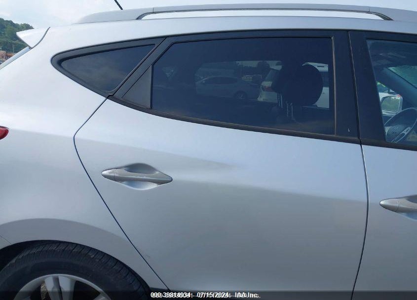 2010 HYUNDAI TUCSON GLS VIN: KM8JU3AC4AU111563