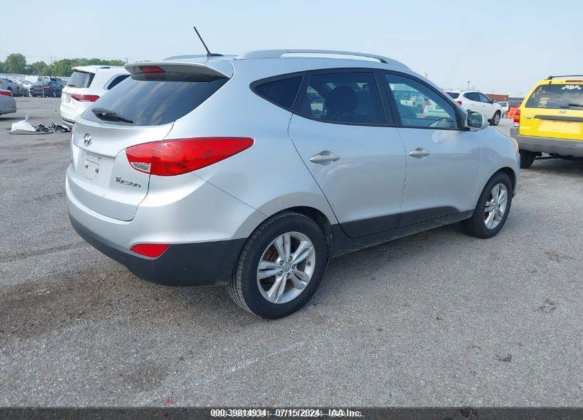 2010 HYUNDAI TUCSON GLS VIN: KM8JU3AC4AU111563