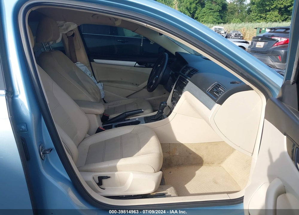 2013 VOLKSWAGEN PASSAT 2.5L SE VIN: 1VWBP7A35DC074196