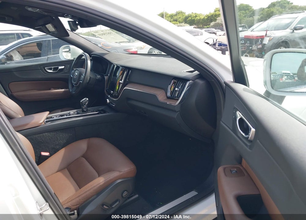 2021 VOLVO XC60 T5 MOMENTUM VIN: YV4102DK8M1684787