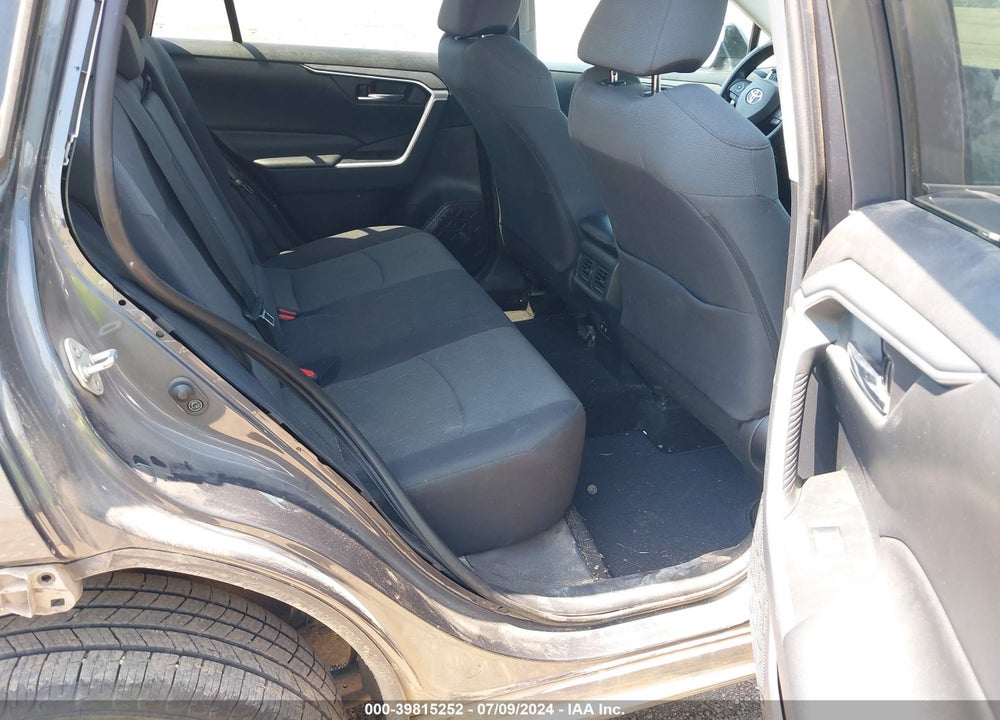 2019 TOYOTA RAV4 XLE VIN: 2T3W1RFV6KW002185