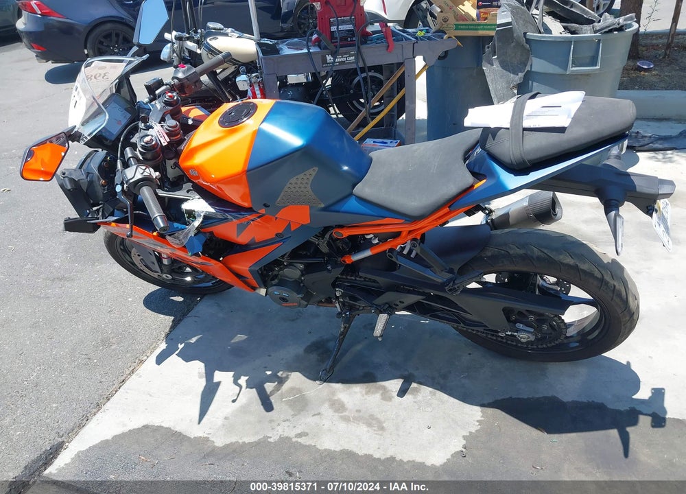 2022 KTM 390 RC VIN: MD2JYJ403NC216650