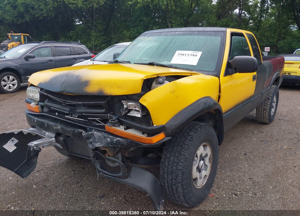 2002 CHEVROLET S-10 LS VIN: 1GCCT19W028260369