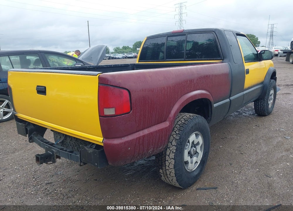 2002 CHEVROLET S-10 LS VIN: 1GCCT19W028260369