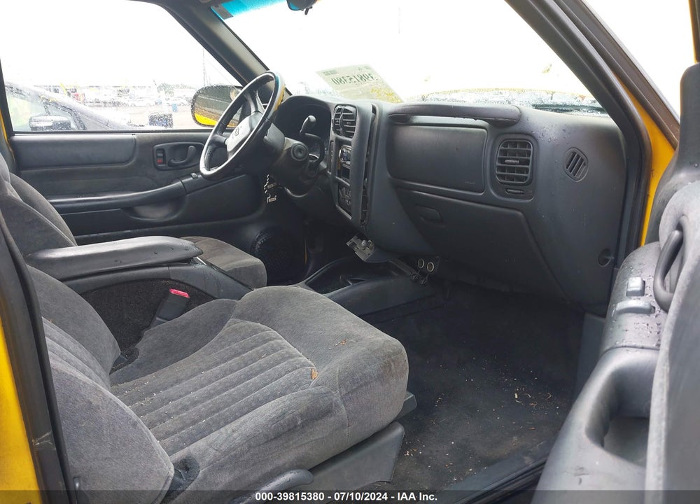 2002 CHEVROLET S-10 LS VIN: 1GCCT19W028260369