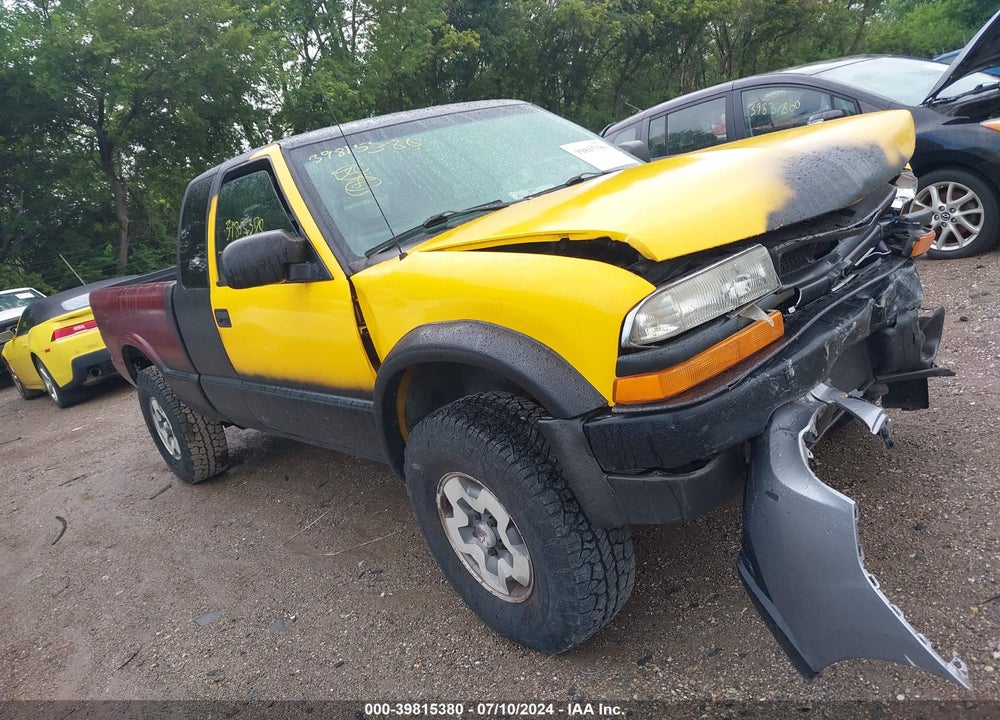 2002 CHEVROLET S-10 LS VIN: 1GCCT19W028260369