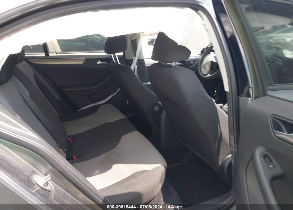 2018 VOLKSWAGEN JETTA 1.4T S VIN: 3VW2B7AJ1JM219547