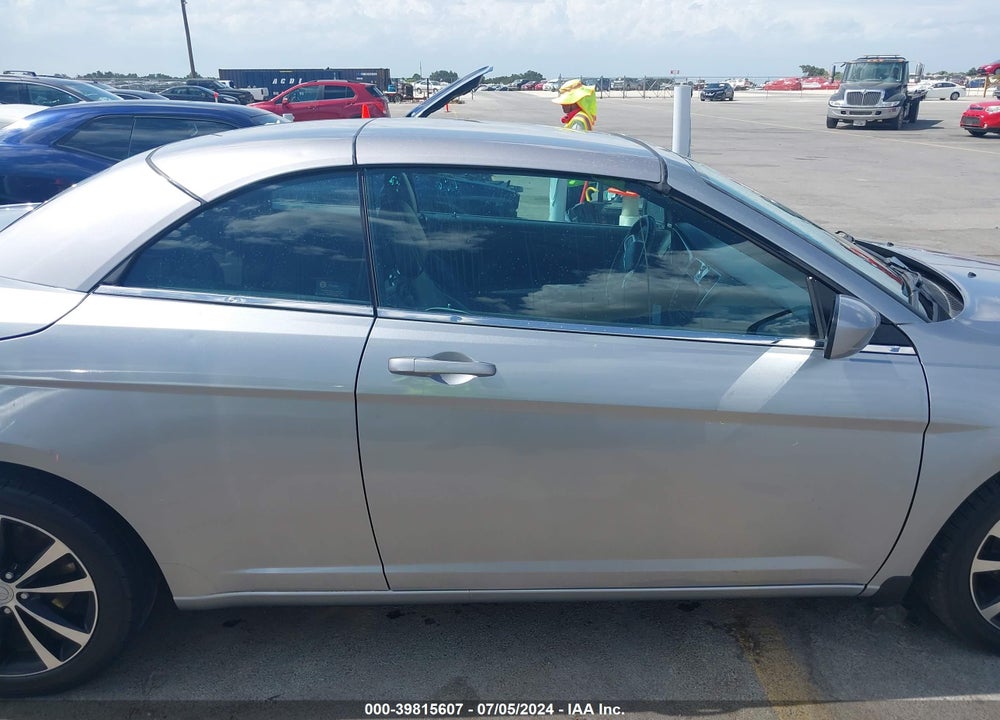 2014 CHRYSLER 200 S VIN: 1C3BCBGG3EN135230