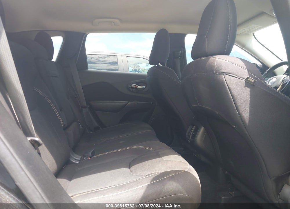 2015 JEEP CHEROKEE LATITUDE VIN: 1C4PJLCB0FW642623