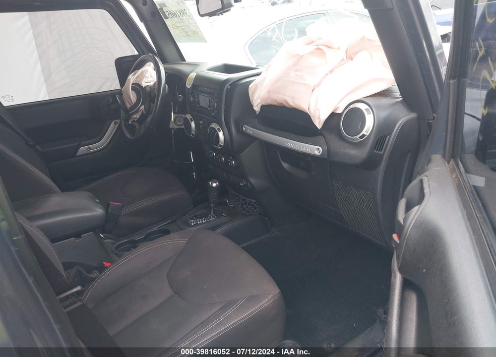2017 JEEP WRANGLER UNLIMITED SAHARA 4X4 VIN: 1C4BJWEG1HL579136
