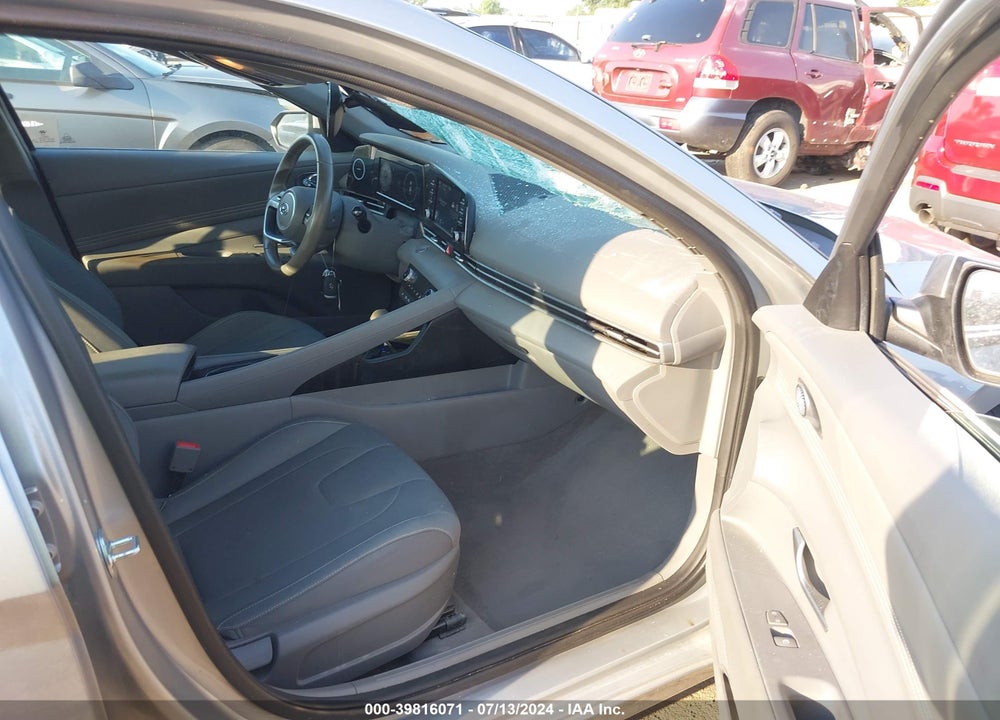 2022 HYUNDAI ELANTRA SEL VIN: 5NPLS4AG5NH055046