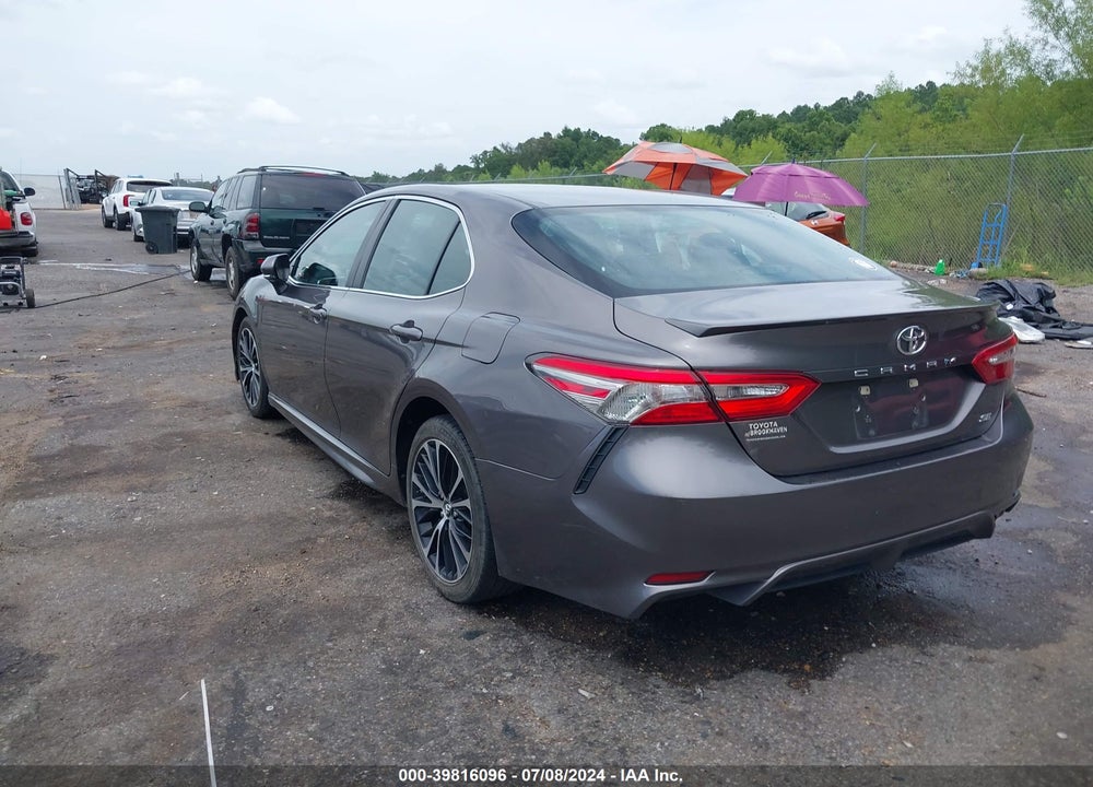 2018 TOYOTA CAMRY SE VIN: 4T1B11HK5JU006965