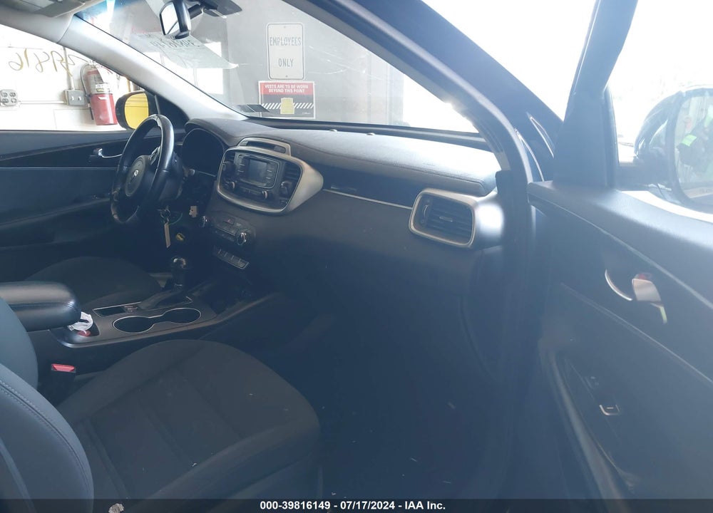 2016 KIA SORENTO 2.4L LX VIN: 5XYPGDA30GG128978