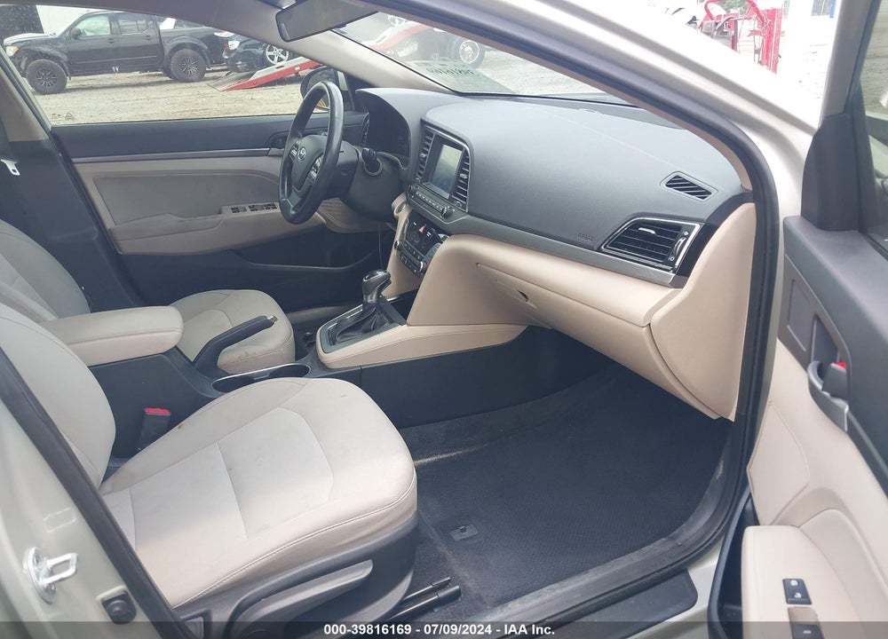 2017 HYUNDAI ELANTRA SE VIN: 5NPD84LF9HH018254