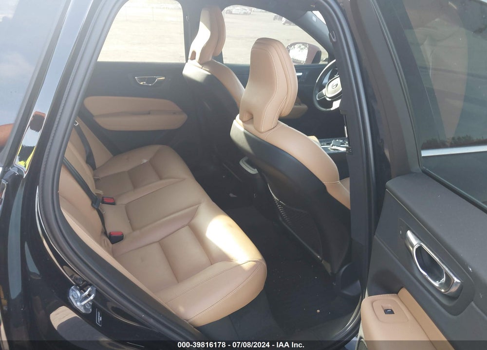 2019 VOLVO XC60 T5 MOMENTUM VIN: LYV102DK1KB246833