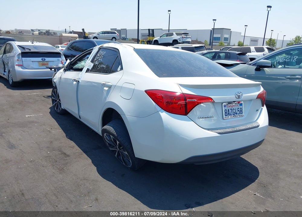2018 TOYOTA COROLLA SE VIN: 5YFBURHE1JP757806