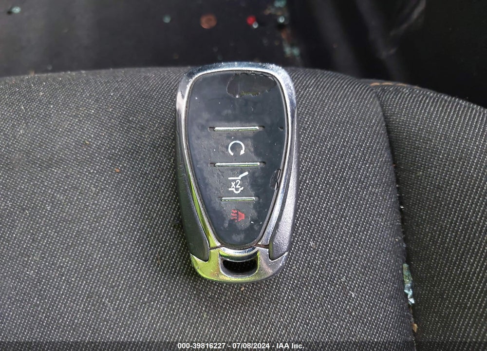 2019 CHEVROLET EQUINOX LT VIN: 2GNAXTEVXK6296197