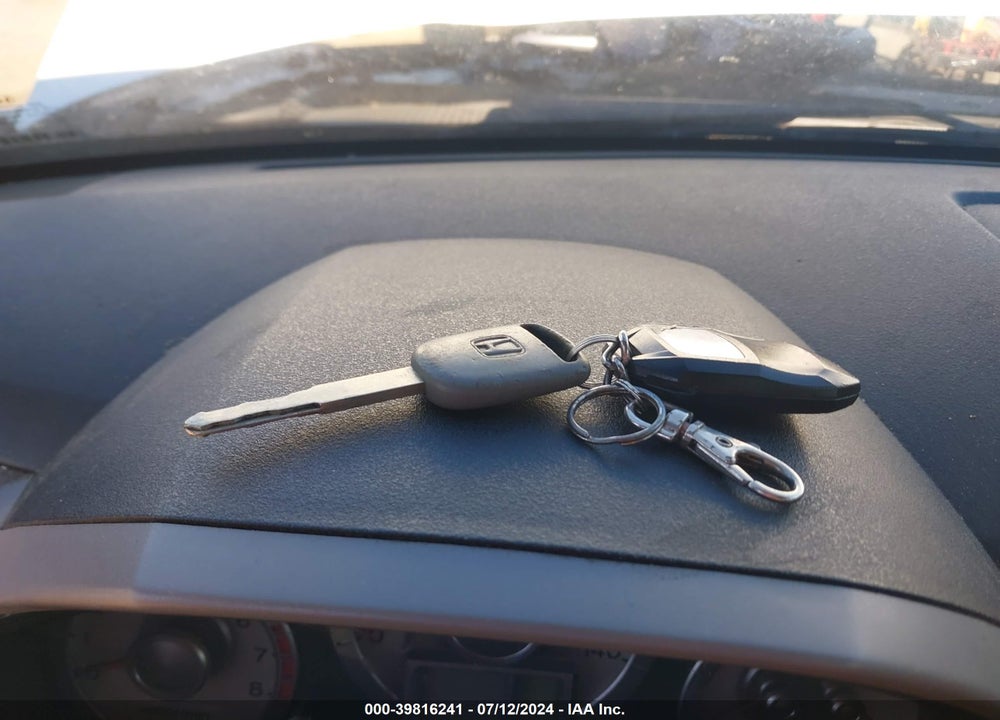 2011 HONDA PILOT EX-L VIN: 5FNYF4H5XBB031706