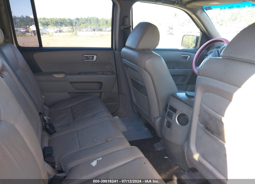 2011 HONDA PILOT EX-L VIN: 5FNYF4H5XBB031706