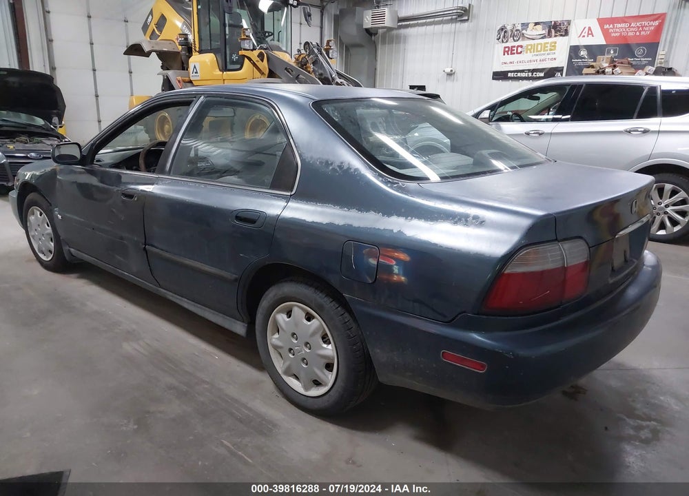 1997 HONDA ACCORD LX VIN: 1HGCD5538VA034255