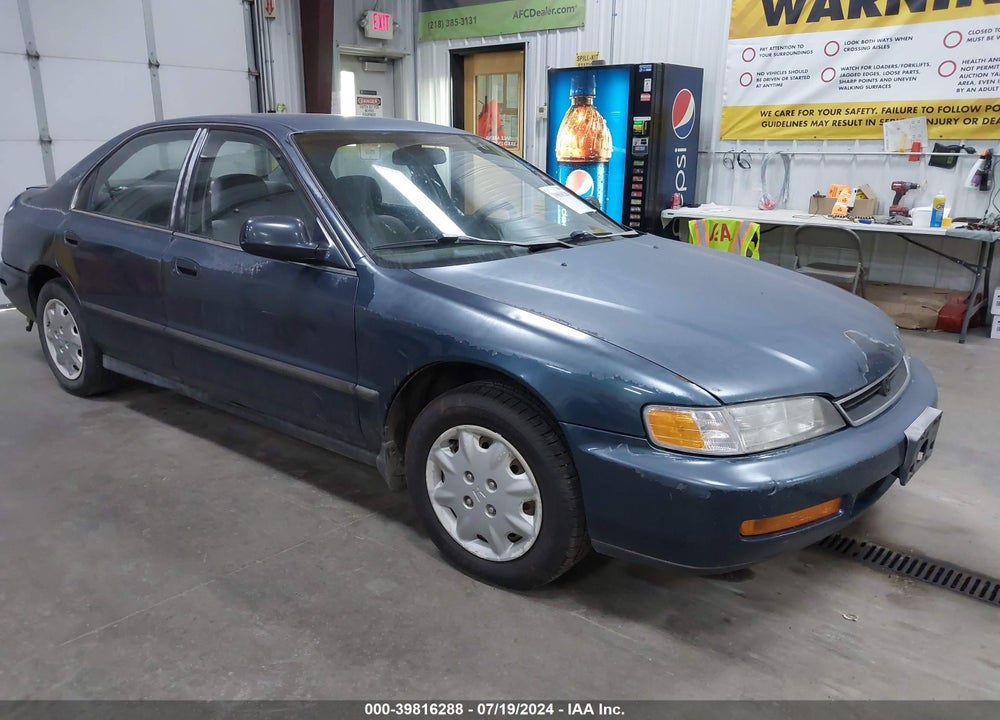 1997 HONDA ACCORD LX VIN: 1HGCD5538VA034255