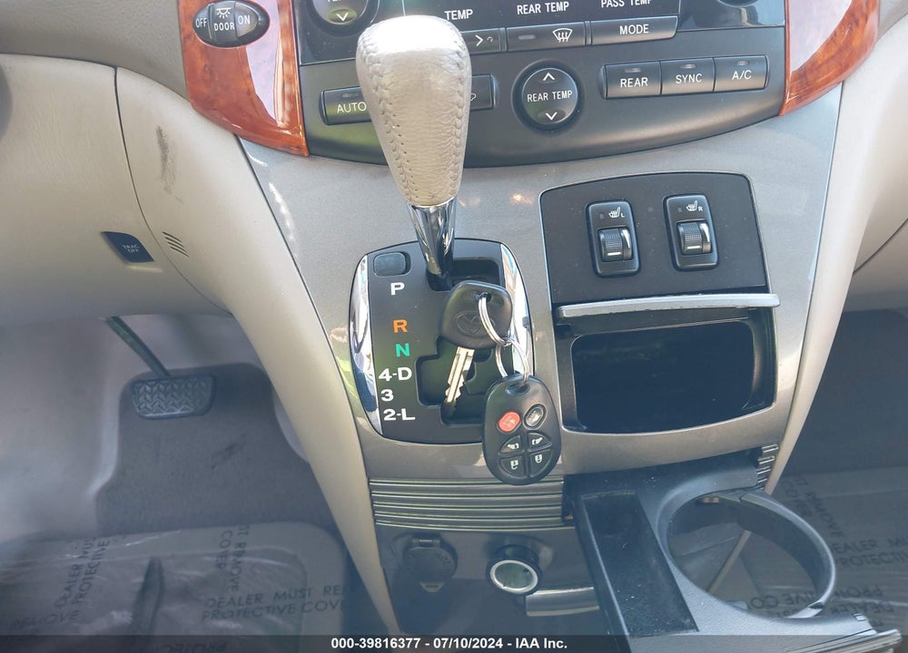 2010 TOYOTA SIENNA XLE VIN: 5TDYK4CC9AS311645