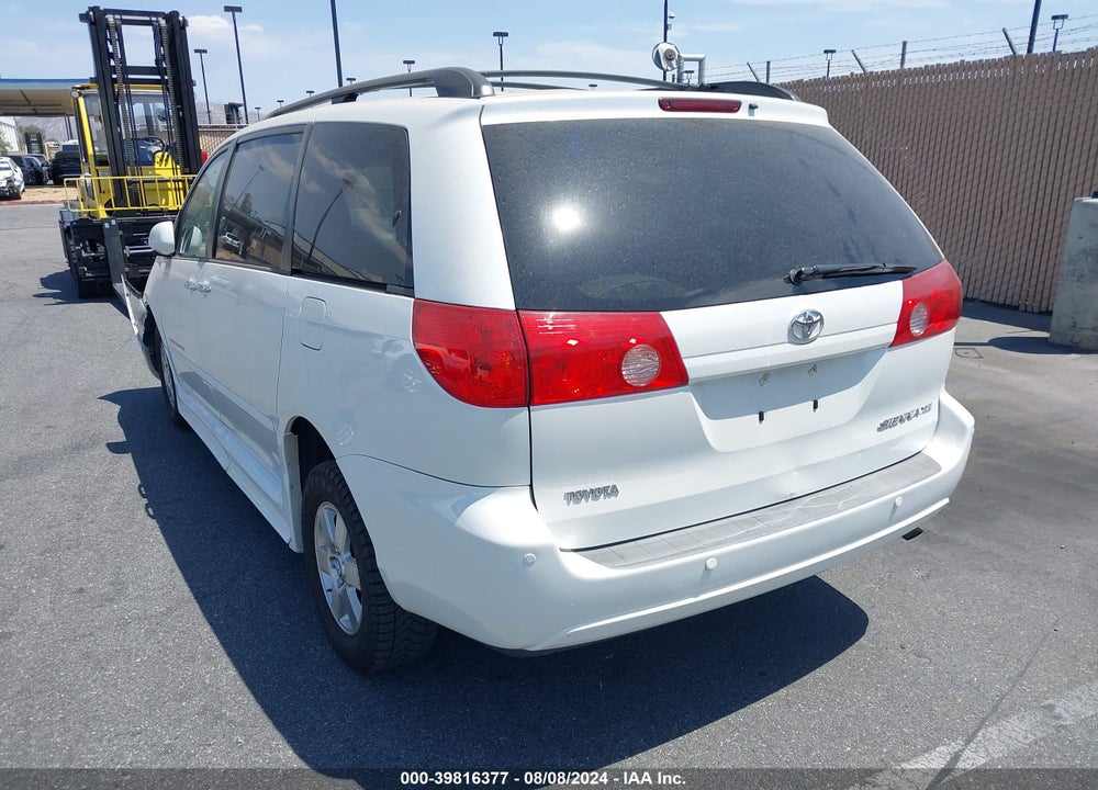 2010 TOYOTA SIENNA XLE VIN: 5TDYK4CC9AS311645