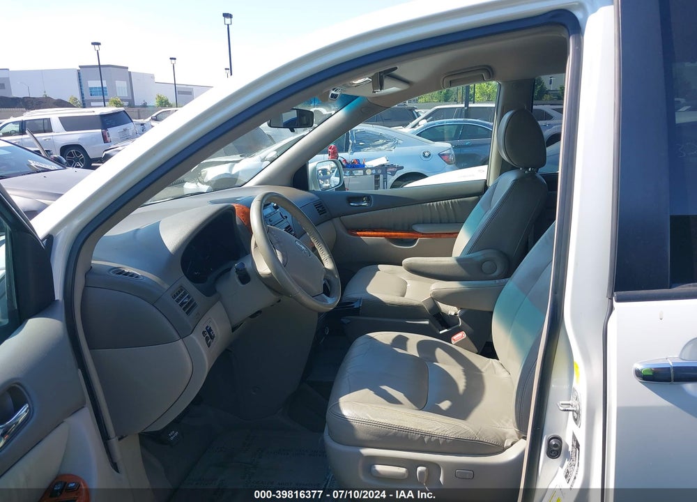 2010 TOYOTA SIENNA XLE VIN: 5TDYK4CC9AS311645