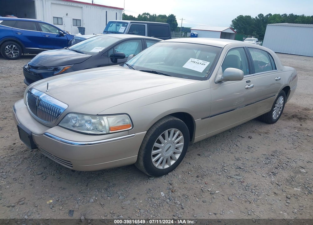 2005 LINCOLN TOWN CAR SIGNATURE VIN: 1LNHM81WX5Y669812