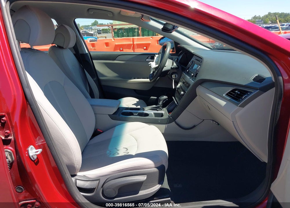 2015 HYUNDAI SONATA VIN: 5NPE24AF4FH021567