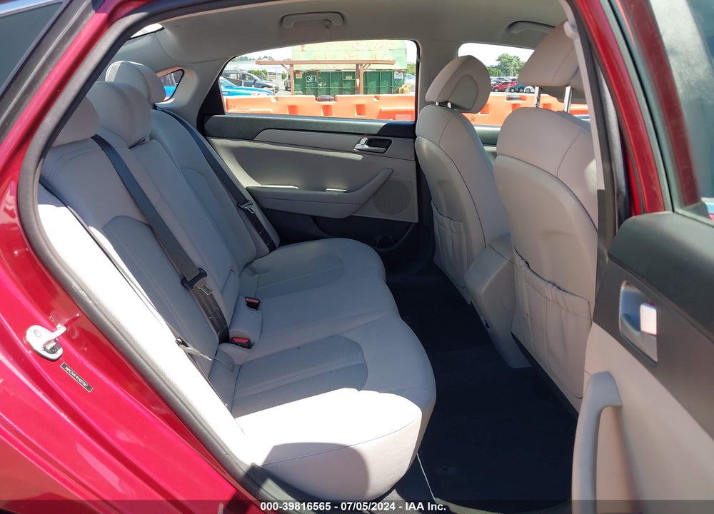 2015 HYUNDAI SONATA VIN: 5NPE24AF4FH021567