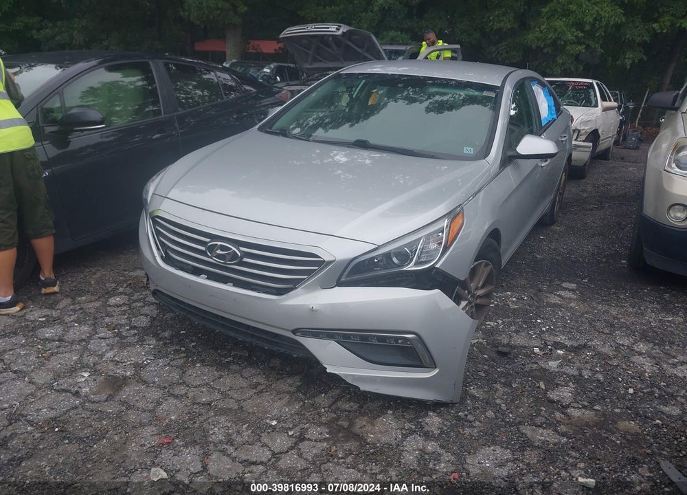 2015 HYUNDAI SONATA SE VIN: 5NPE24AF5FH207439