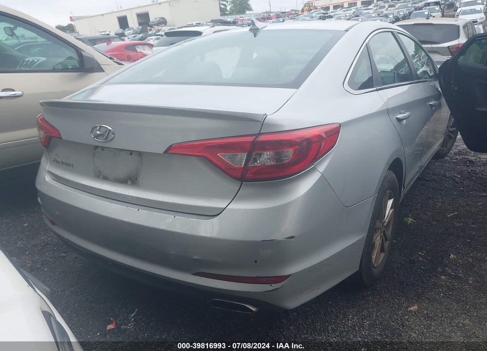 2015 HYUNDAI SONATA SE VIN: 5NPE24AF5FH207439
