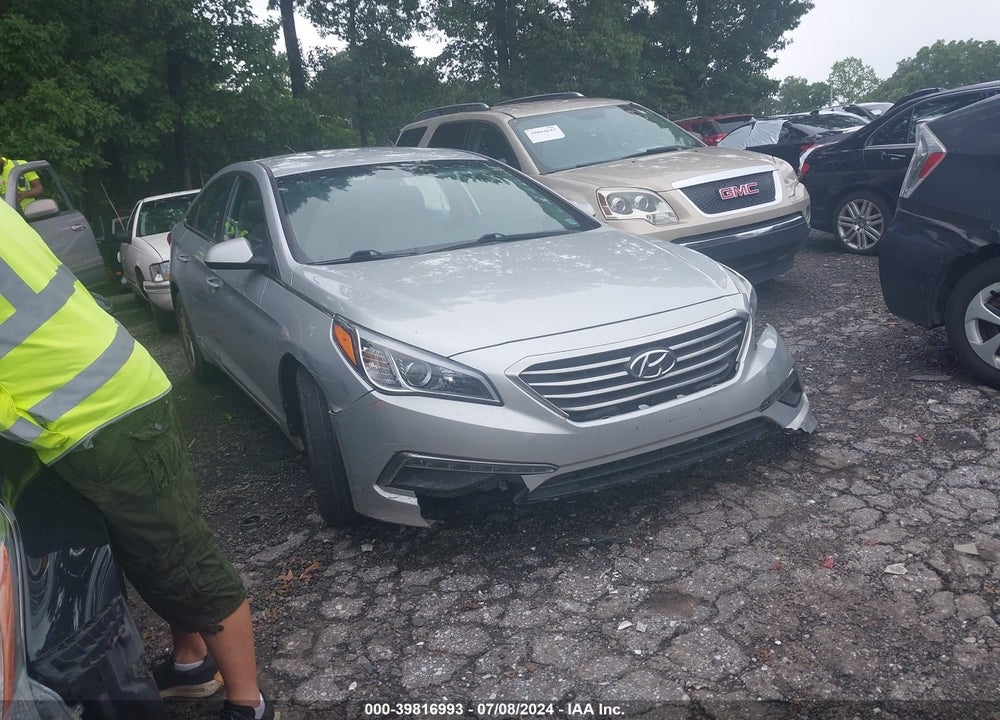 2015 HYUNDAI SONATA SE VIN: 5NPE24AF5FH207439