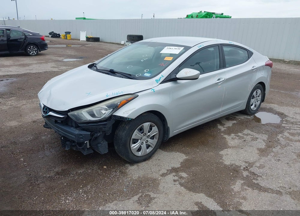 2016 HYUNDAI ELANTRA VIN: 5NPDH4AE9GH755804
