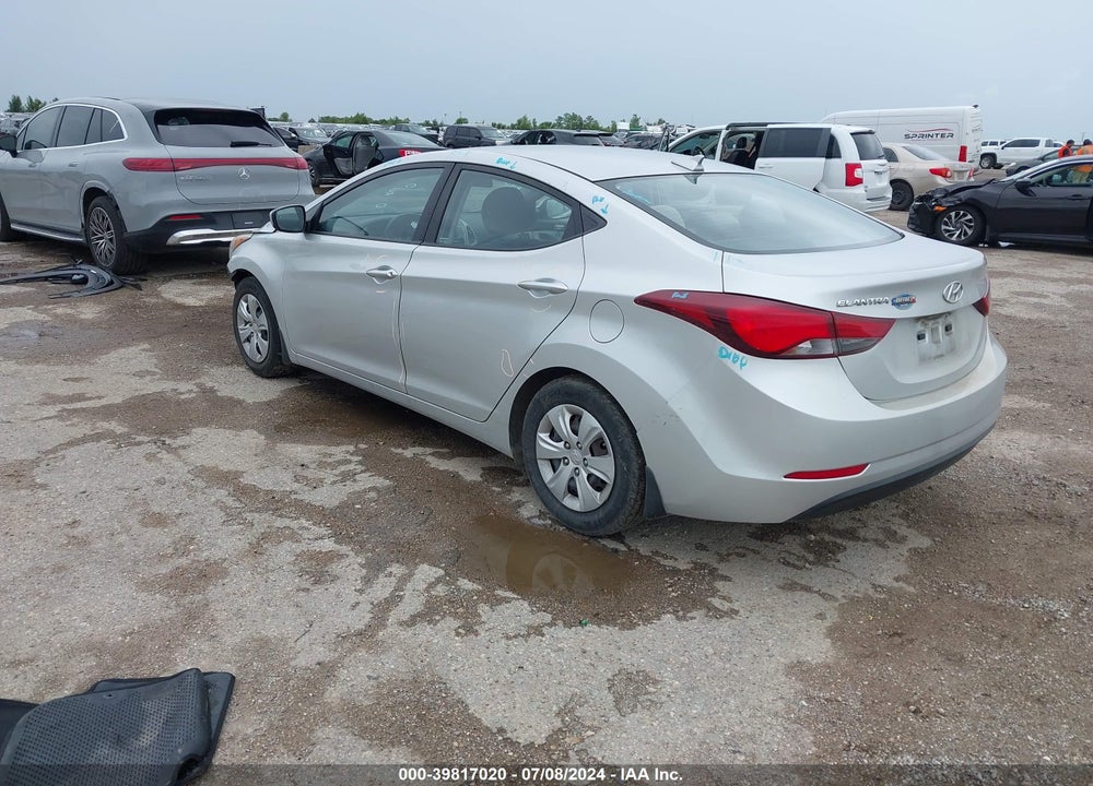 2016 HYUNDAI ELANTRA VIN: 5NPDH4AE9GH755804