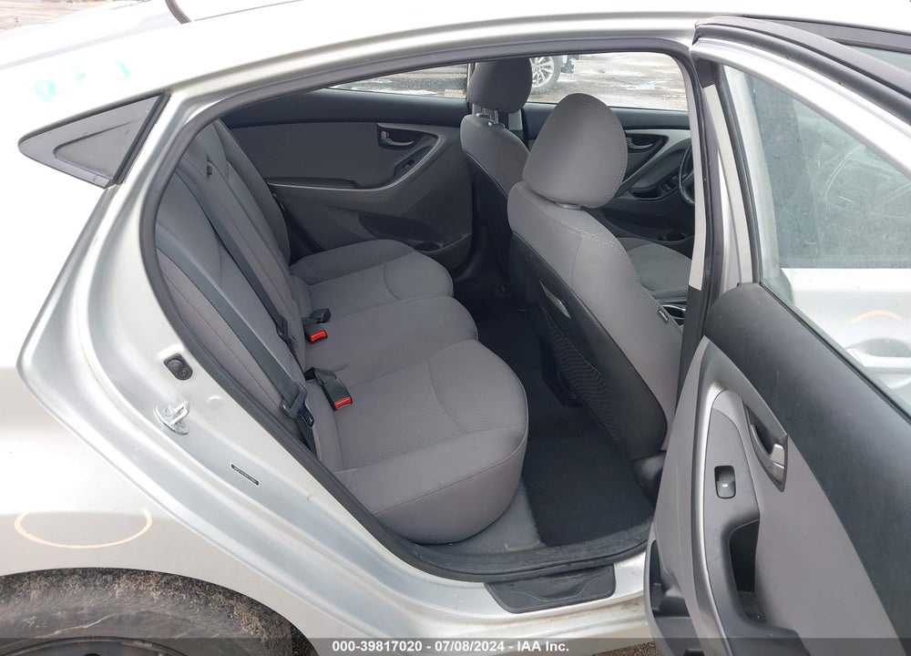 2016 HYUNDAI ELANTRA VIN: 5NPDH4AE9GH755804
