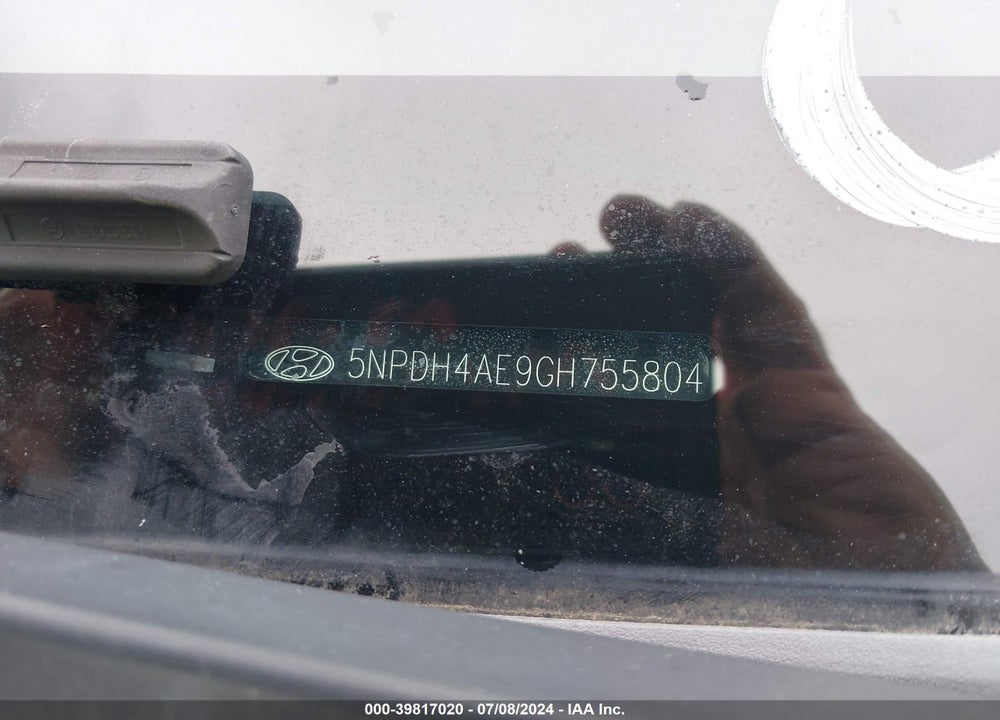 2016 HYUNDAI ELANTRA VIN: 5NPDH4AE9GH755804
