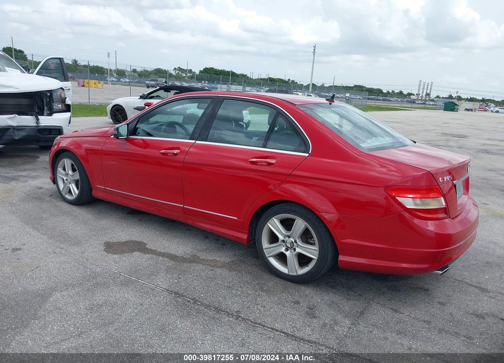 2011 MERCEDES-BENZ C 300 LUXURY/SPORT VIN: WDDGF5EB9BR179275