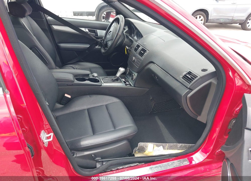 2011 MERCEDES-BENZ C 300 LUXURY/SPORT VIN: WDDGF5EB9BR179275