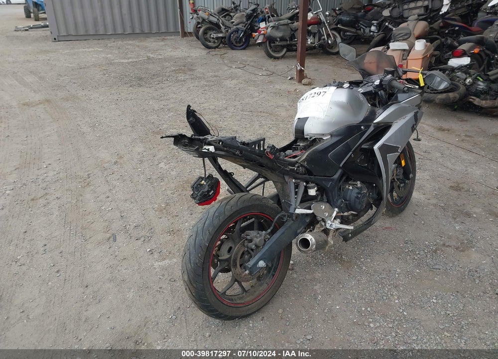 2016 YAMAHA YZFR3 VIN: MH3RH06Y3GK014049