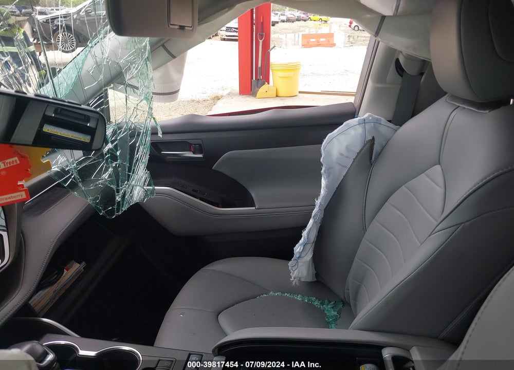 2020 TOYOTA HIGHLANDER XLE VIN: 5TDHZRBH6LS015782