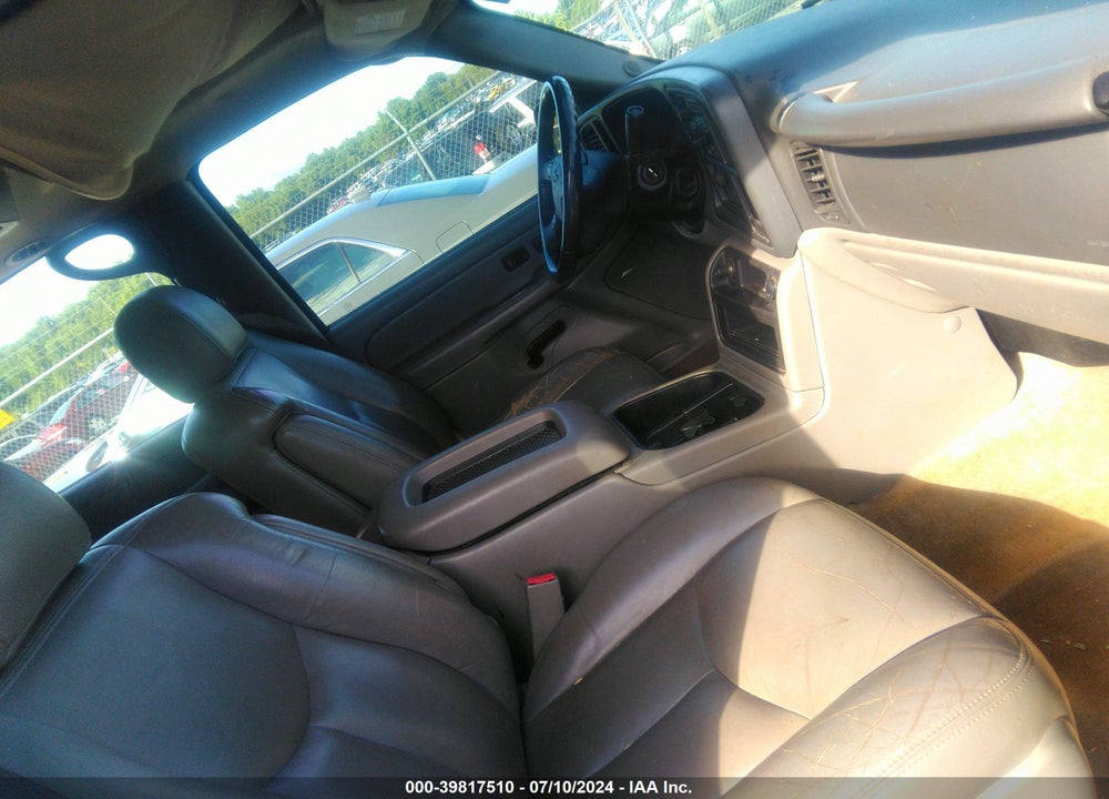 2005 CHEVROLET SUBURBAN 1500 LT VIN: 1GNEC16Z15R134597