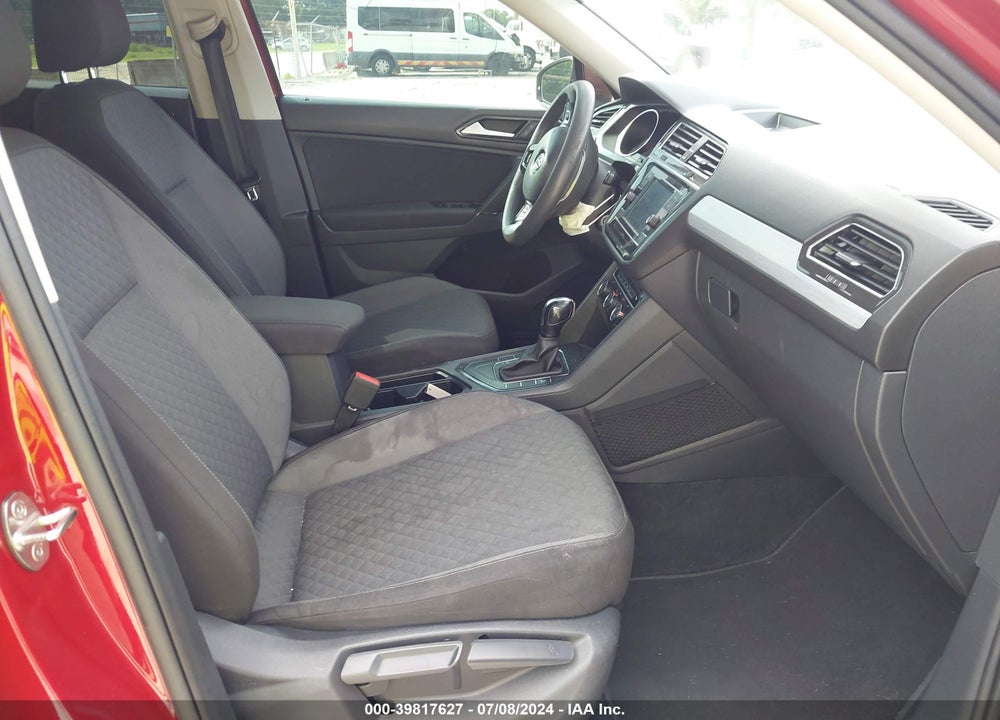 2018 VOLKSWAGEN TIGUAN 2.0T S VIN: 3VV1B7AX8JM043309