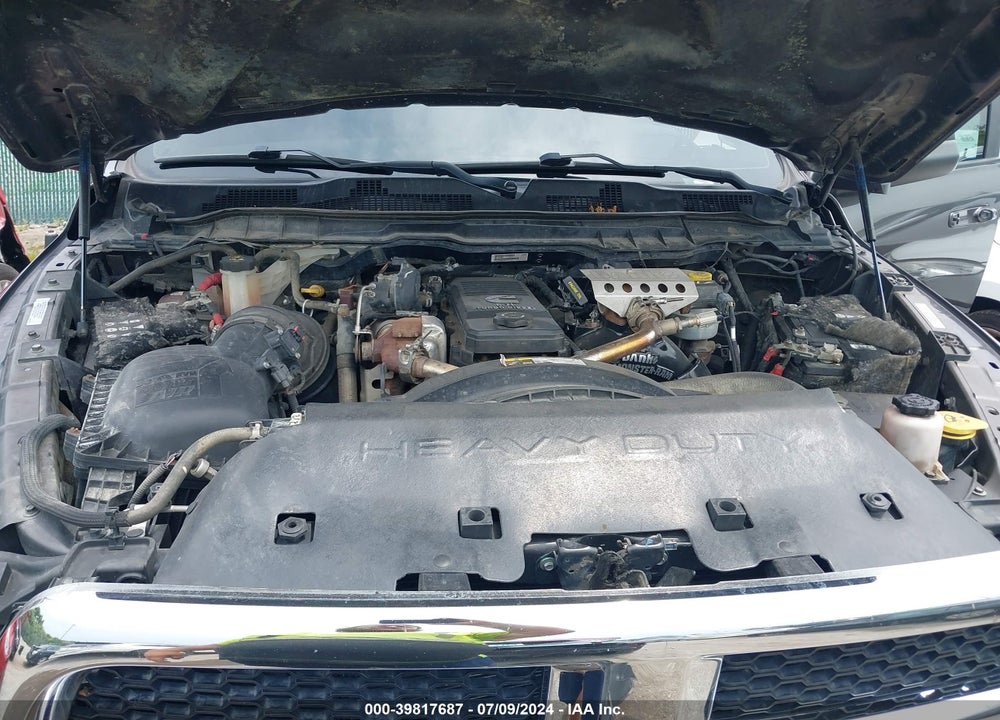 2017 RAM 2500 SLT 4X4 6'4 BOX VIN: 3C6UR5DL8HG547007