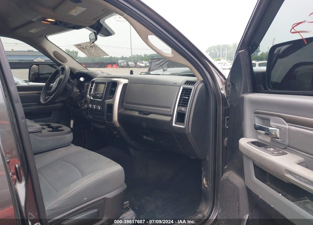 2017 RAM 2500 SLT 4X4 6'4 BOX VIN: 3C6UR5DL8HG547007